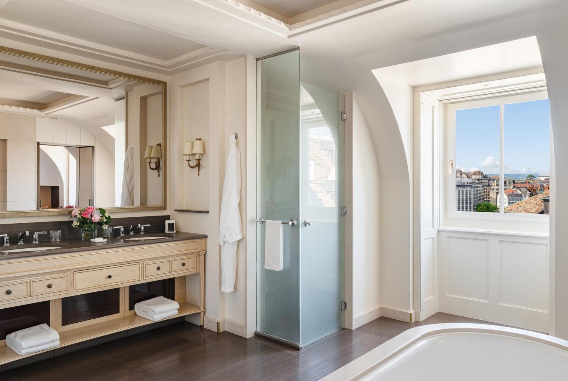 Four Seasons Hotel Des Bergues Ginevra Esterno foto
